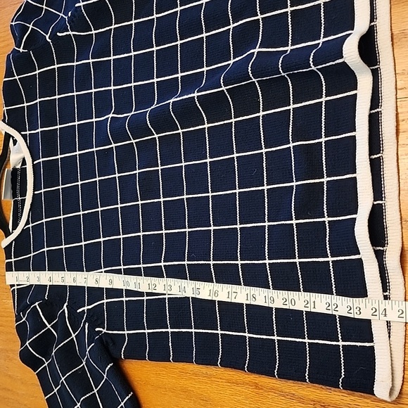 Liz Claiborne Women's Black and White Grid Sweater - Picture 7 of 9